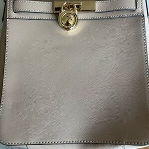 Michael Kors Jet Set Charm Beige Saffiano Leather Crossbody Bag Gold Lock Charm